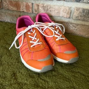 Womens Vionic Alliance gym shoes. Size 8.5